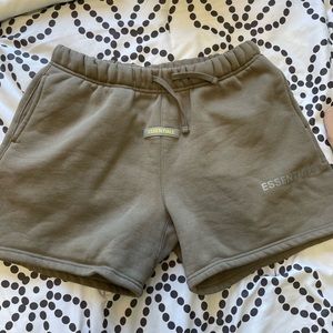 ESSENTIALS FEAR OF GOD SWEAT SHORTS